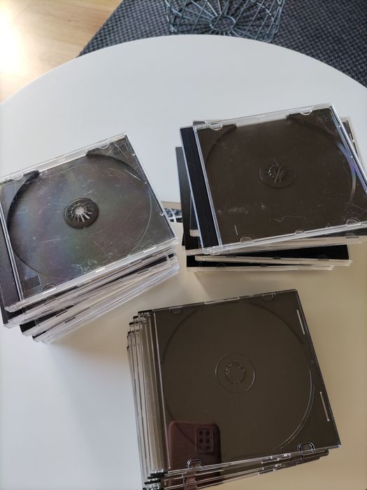 27 caixas de CD/DVD usadas446515678419374081