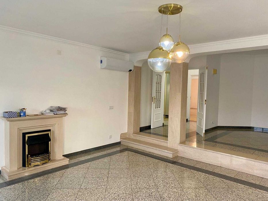Apartamento T4 na Marquês de Pombal (Leiria)
