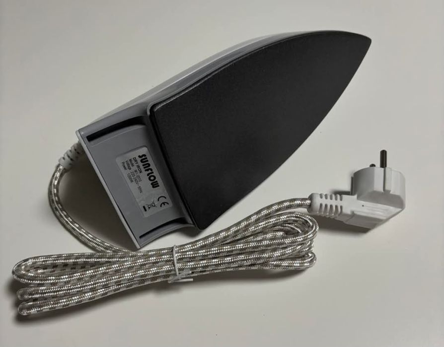 Mini żelazko turystyczne 1200 W.