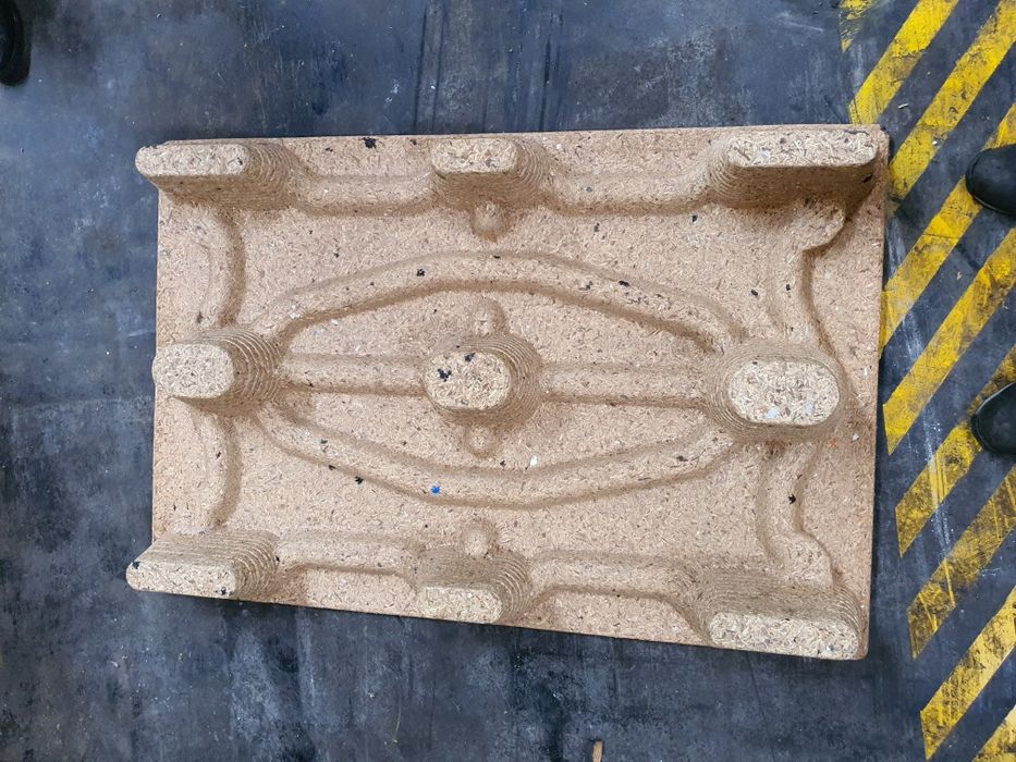 Paletes novas em aglomerado