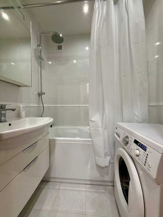 Трикімнатна квартира зайти і жити! Продаж по Є-відновленню!