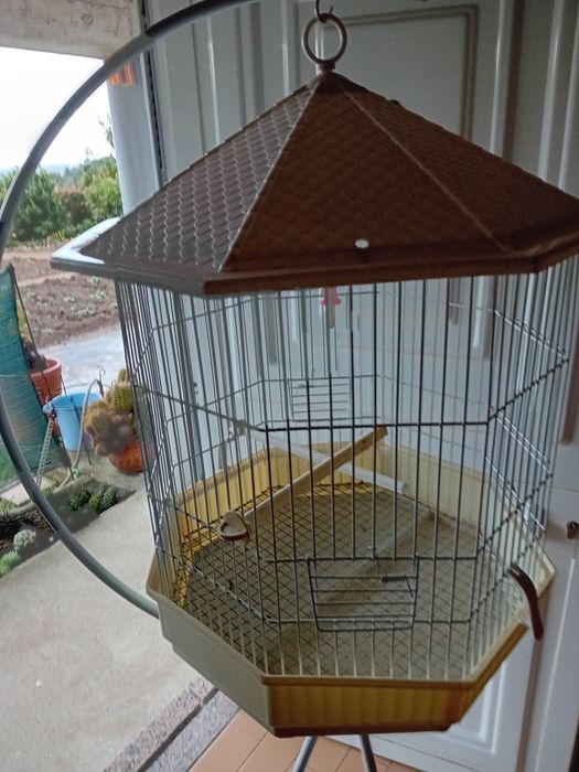 Gaiola para pássaros com pé para pendurar