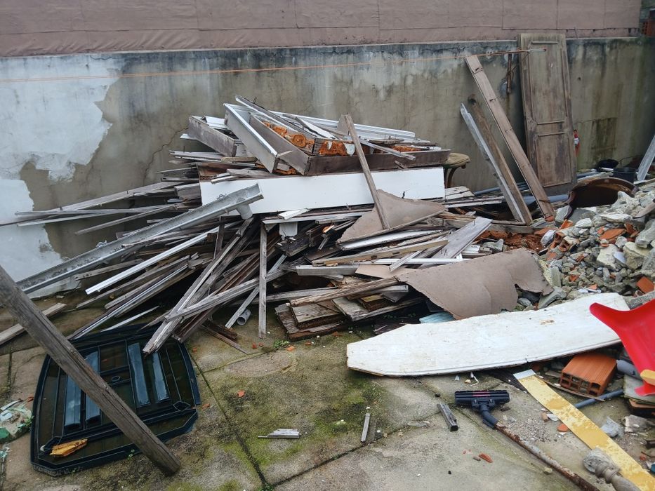 Entulho entre outros