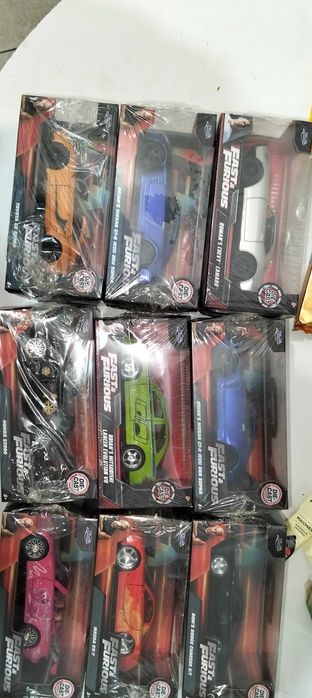 9 carros fast and furious em escala, completamente novos