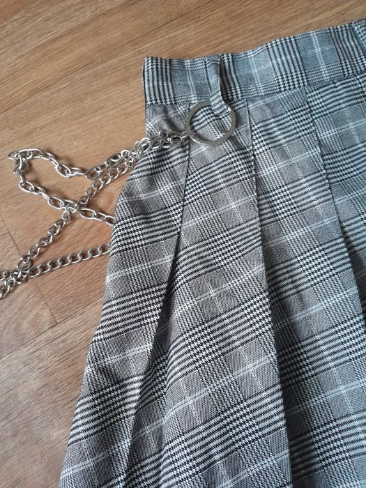 Юбка короткая , тенисная юбка в клетку, серая юбка с цепью y2k