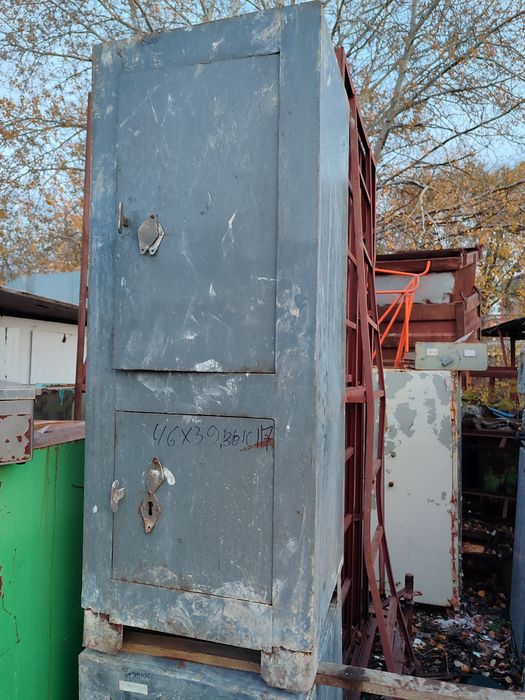 Продам сейф, шкаф металлический