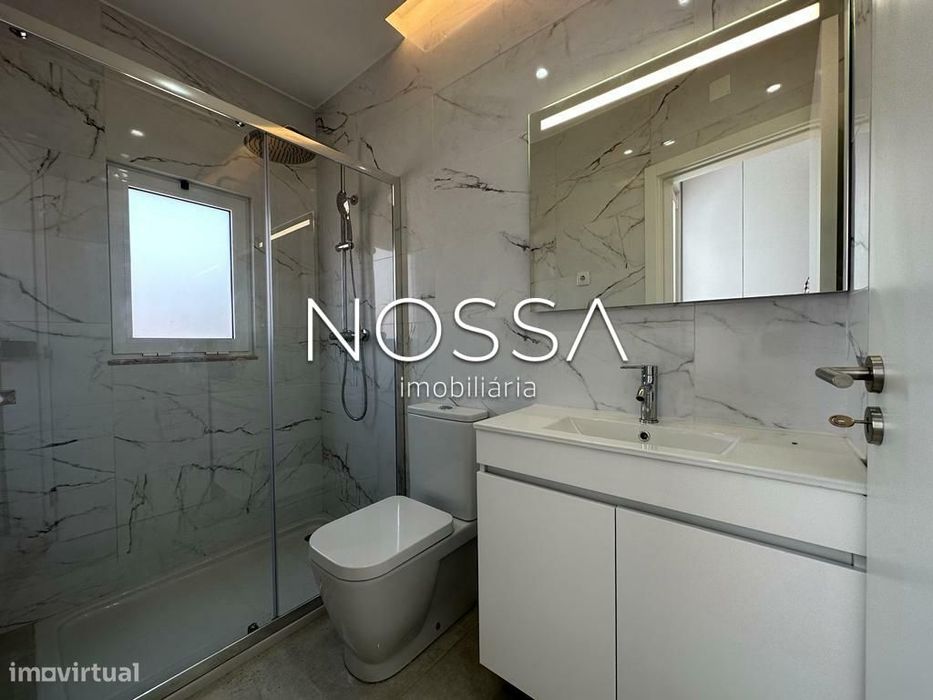 Apartamento com logradouro para Arrendar na Penha de França