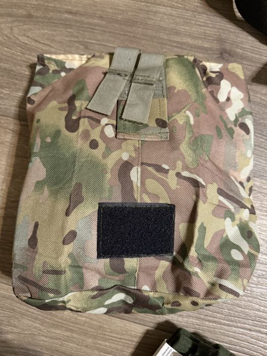 Спальний мішок, сумка скиду, шкарпетки,ремінь,аптечка,чохол кайданок