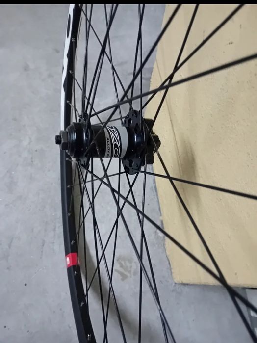 Roda da frente OZONE 27.5 nova