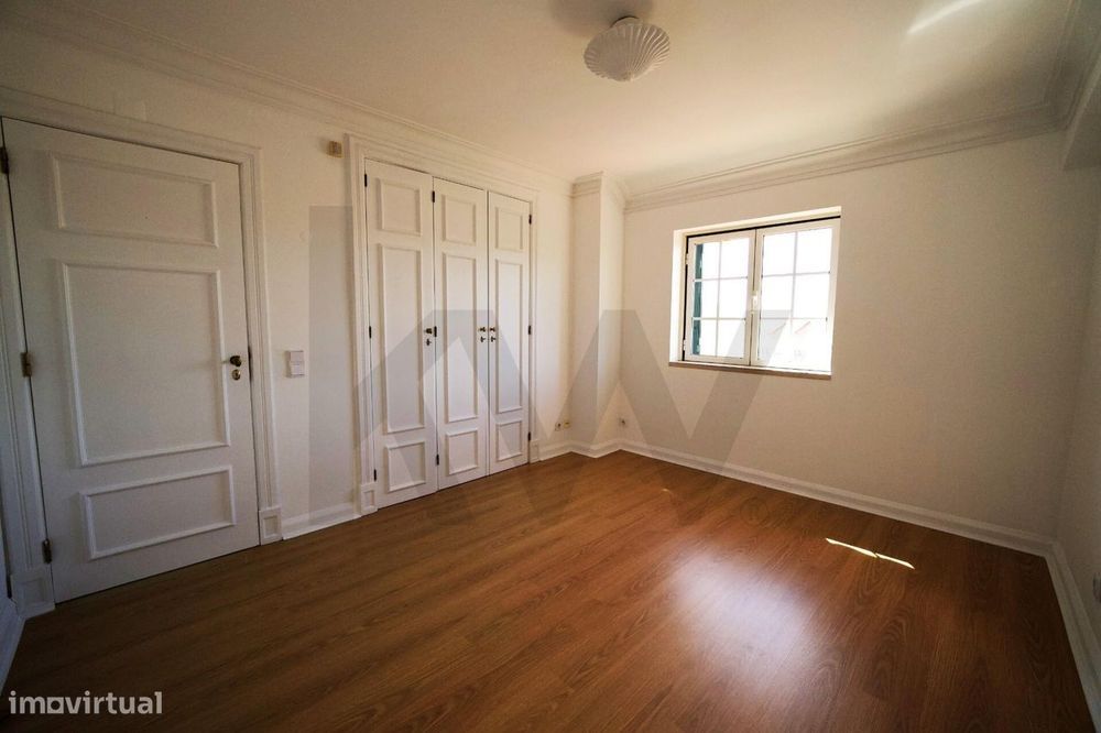 Arrendo / Alugo | Apartamento T1+1 duplex com garagem | na Lapa, Lisbo
