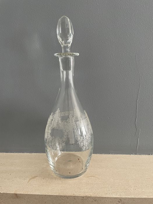 Garrafa de cristal lapidada à mão