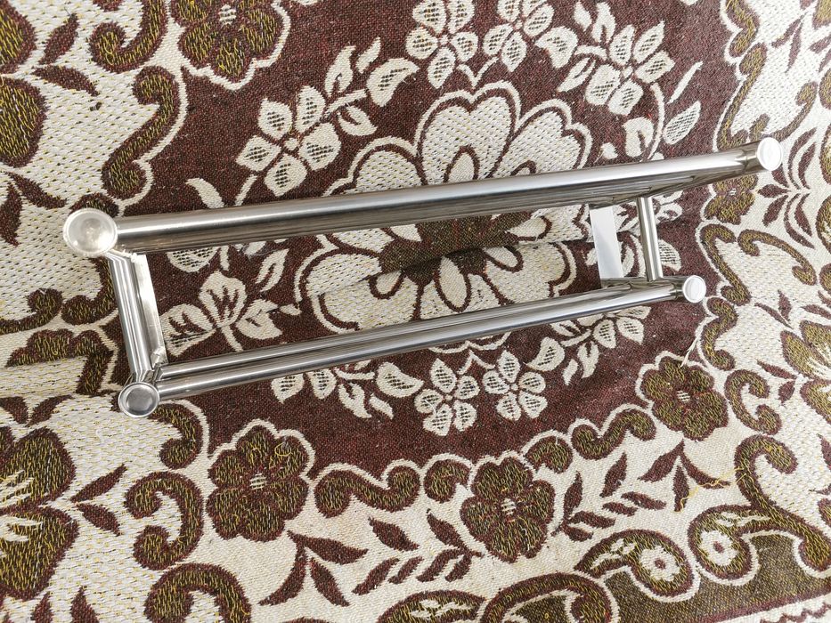 Toalheiro casa de banho de duplo andar, para várias toalhas.