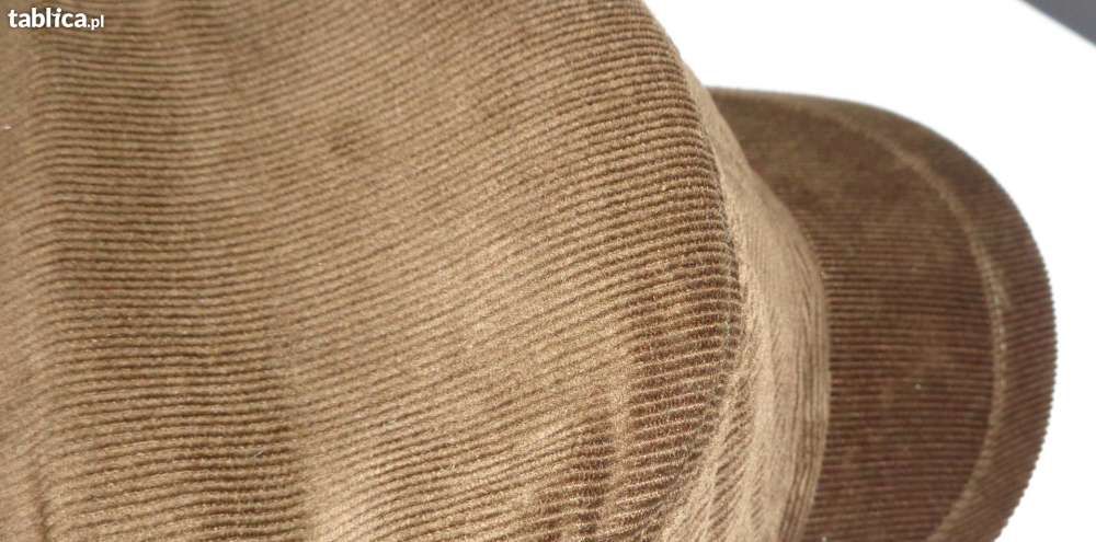 Czapka nowa ze sztruksu z daszkiem z regulacją