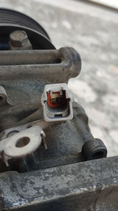 Compressor de ar condicionado Megane 3 --Precisa reparação--