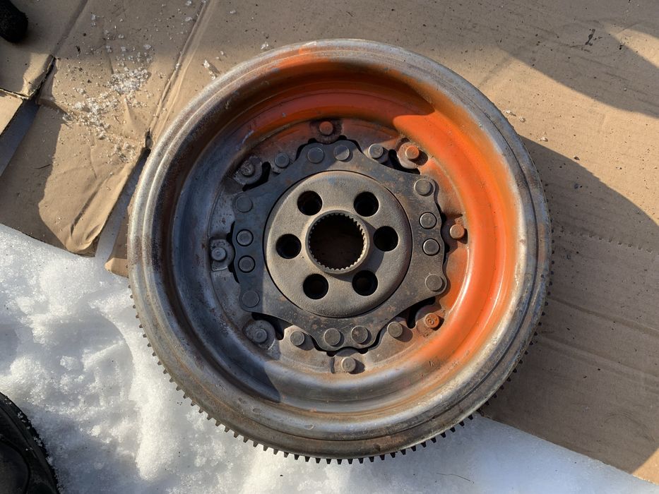 Демпфер Маховик на Passat B6 B7 415074409