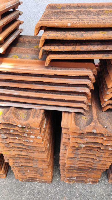 Telhas Cerâmicas de Encaixe (Lusa / Marselha)