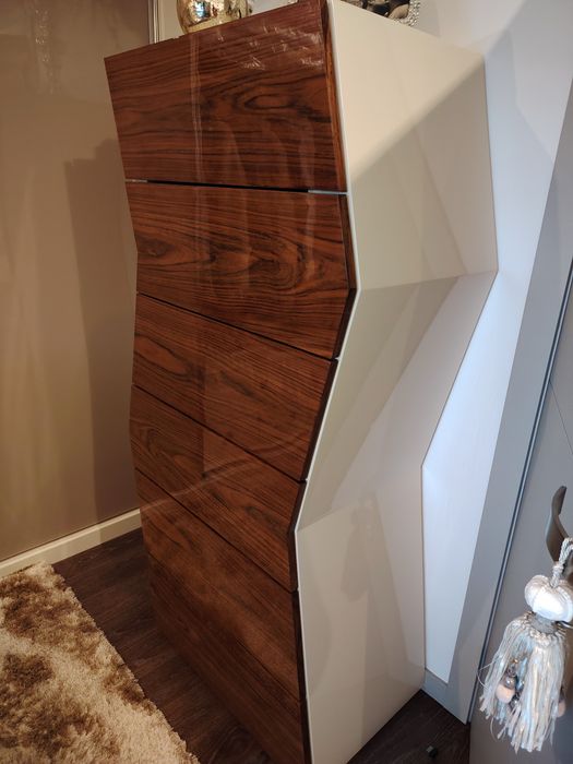 Quarto casal lacado cor creme e folha de mutene