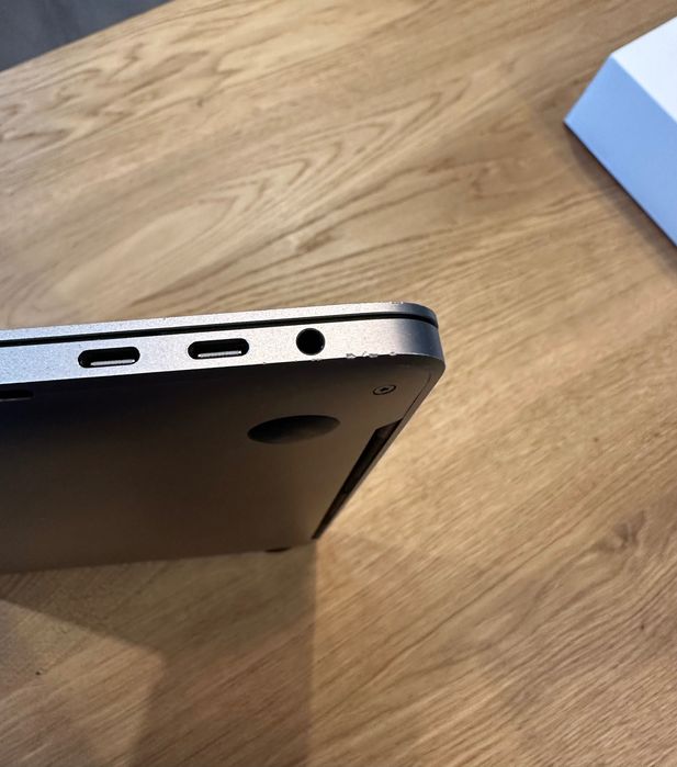 Macbook Pro 13 i7 16 GB ram 256 GB SSD