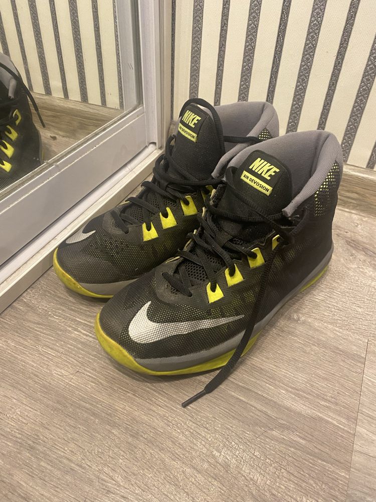 Nike air devosion sale