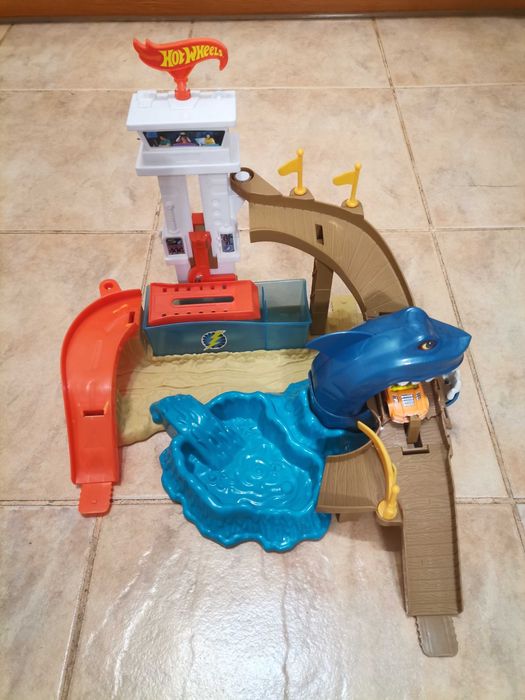 Трек Hot Wheels Охота на акулу