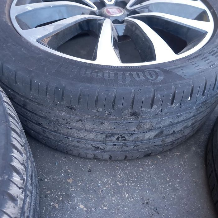 Jantes fiat tipo com pneus 225 45 17 ( tem  um par de pneus bons )