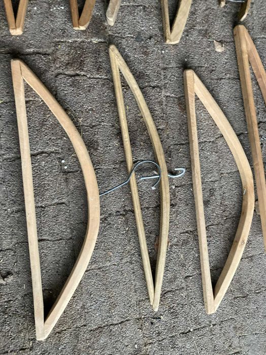 stare drewniane wieszaki