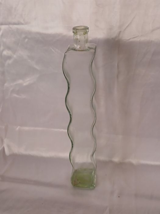 Бутылка стеклянная  "волна"