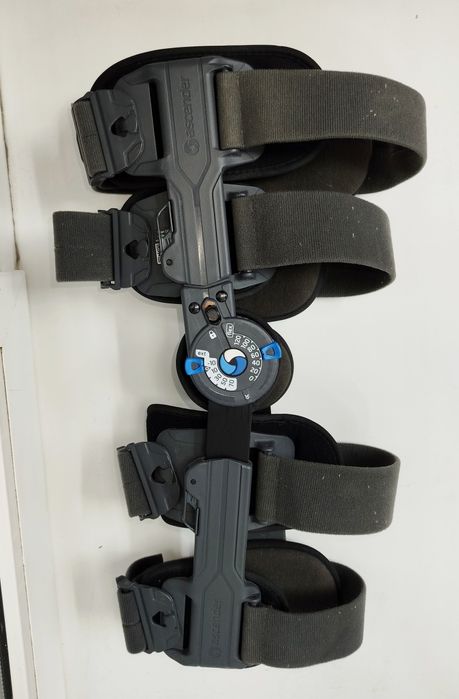 Телескопический коленный ортез Ascender ROM.