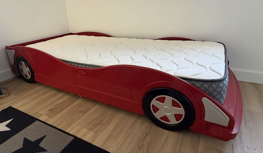 Cama de criança em carro