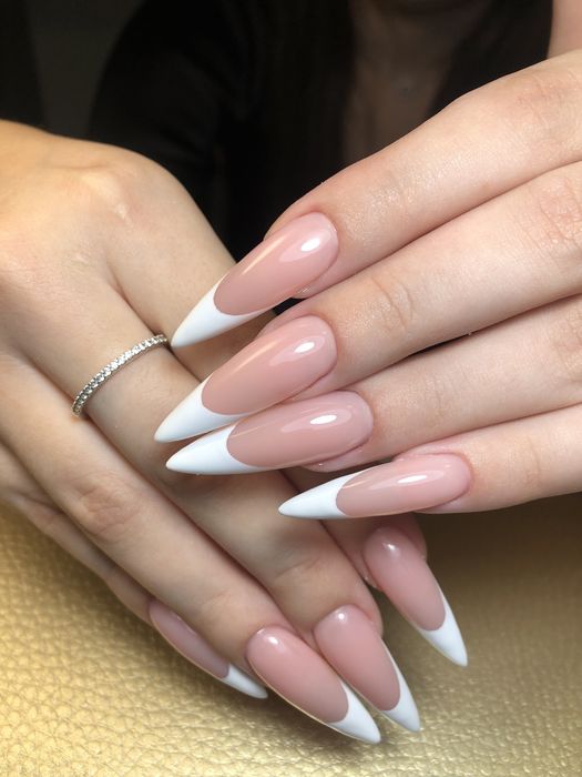 Манікюр жіночий, педикюр жіночий, нарощування майстер манікюру