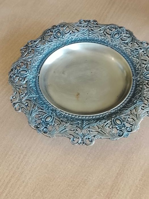 Duża metalowa patera na nóżkach - prawdopodobnie posrebrzana / Polecam