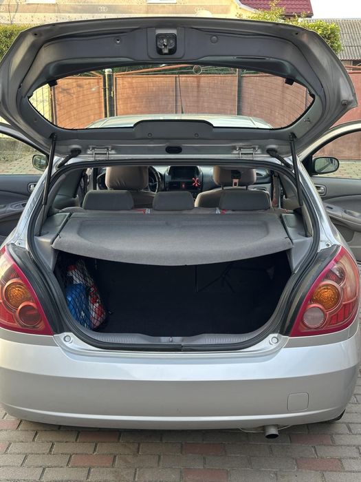 Продам машину Nissan Almera 2002 року