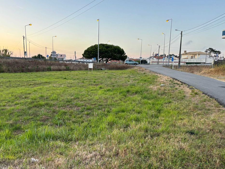 Terreno em Solo Urbano para 3 Moradias