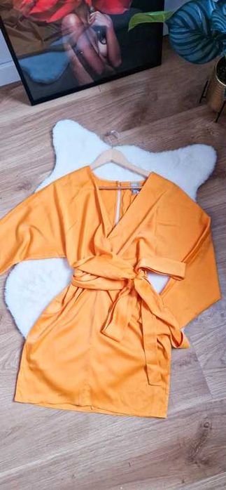 ASOS Nowa żółta sukienka satynowa z kopertowym dekoltem, rozmiar 36
