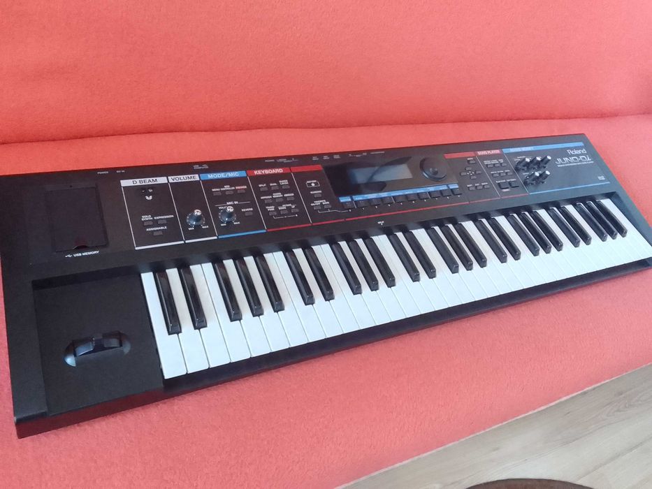 Roland Juno Di Syntezator