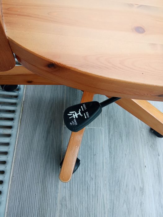 Cadeira escritório giratória em madeira