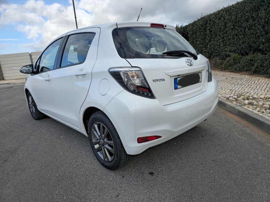 Toyota Yaris com AR Condicionado