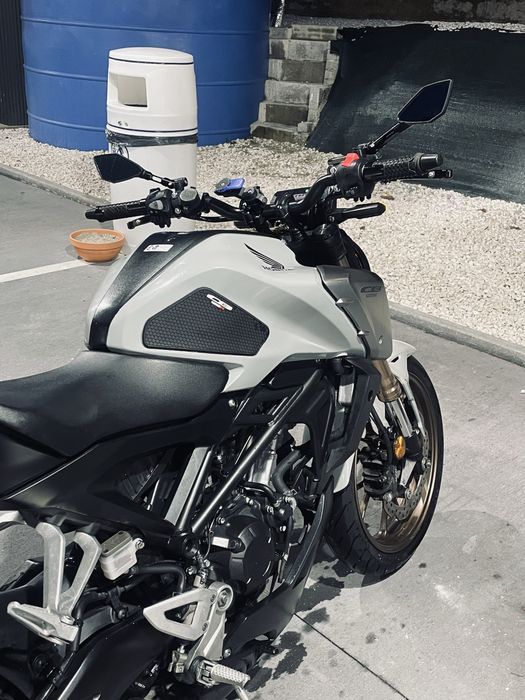 Honda CB125R como nova