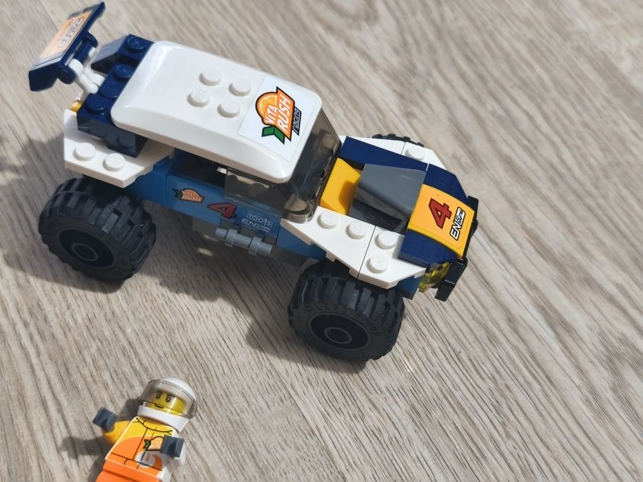 LEGO City 60218 Pustynna wyścigówka,