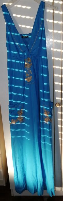 Vestido azul comprido de verão