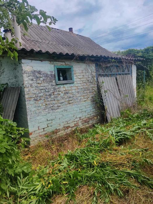 Продам земельну ділянку з старою хатою у центрі диканьки