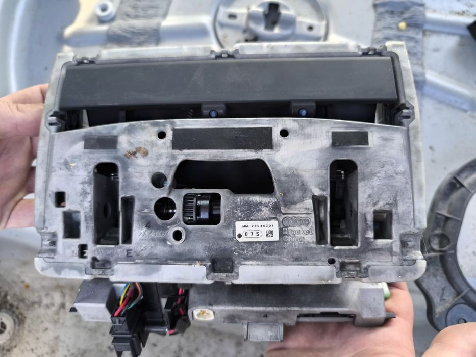 Дисплей екран мультимедіа MMI Audi A3 8V висувний 8V0857273M