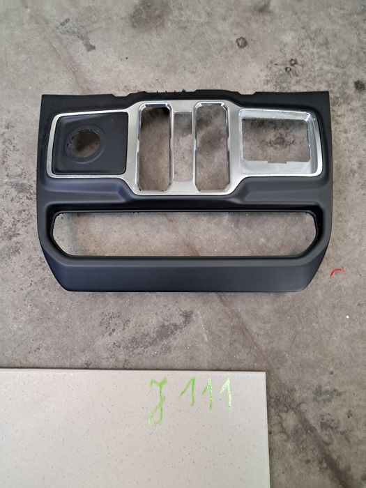 Ramka wokół klimatronika, panela szyb JEEP WRANGLER JL 2021 3.6