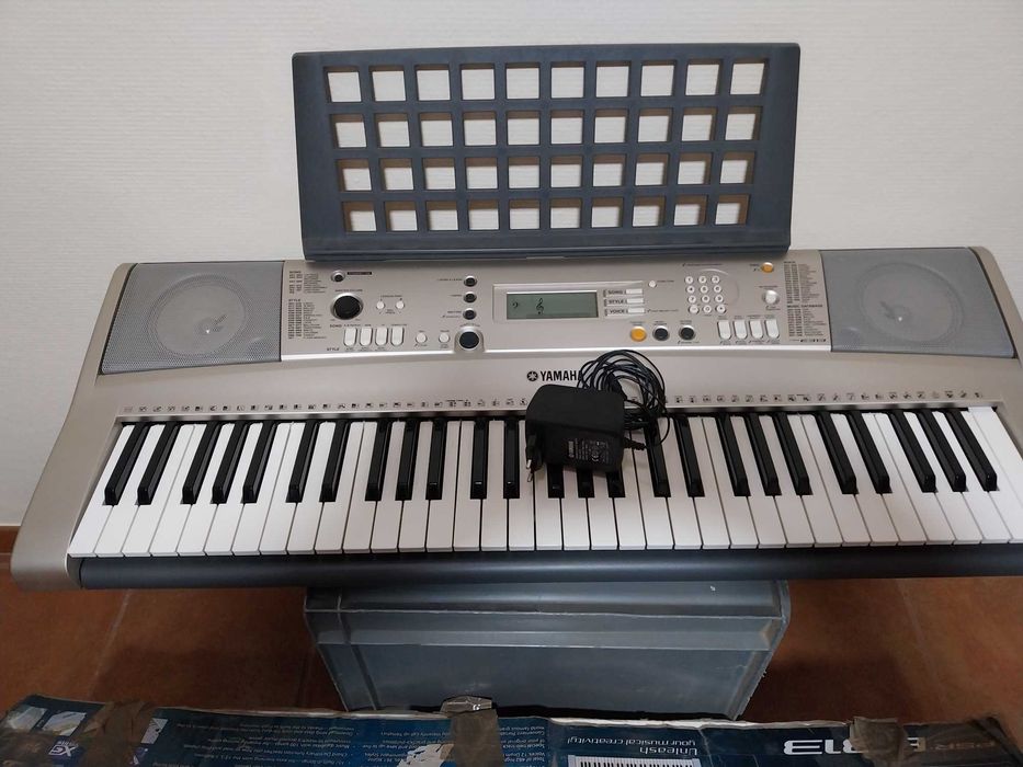 Orgão yamaha PSR E 313