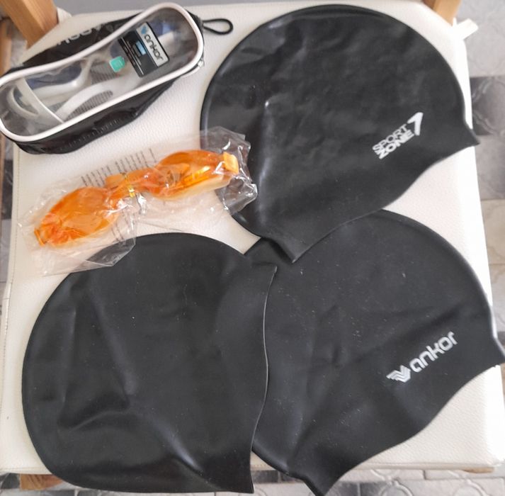 Tocas para piscina e oculos