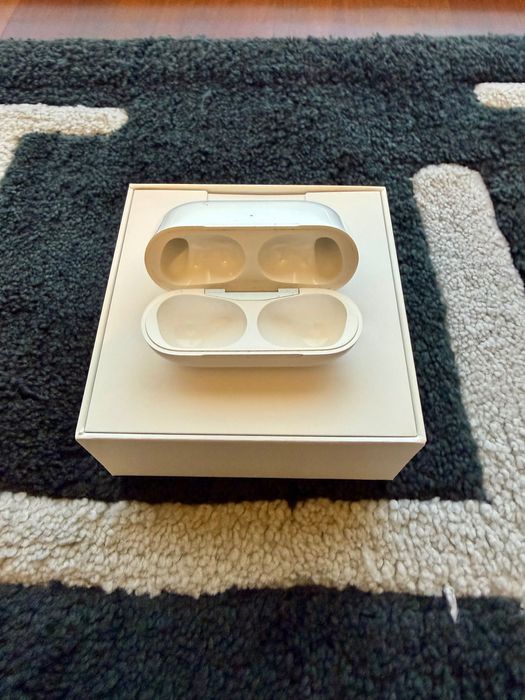 Apple AirPods Pro + capa Elago