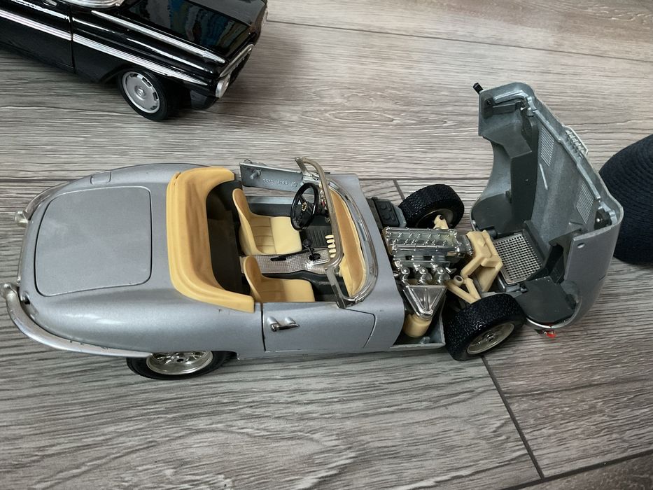 Model jaguar e type 1961 skala 1:18 zlom