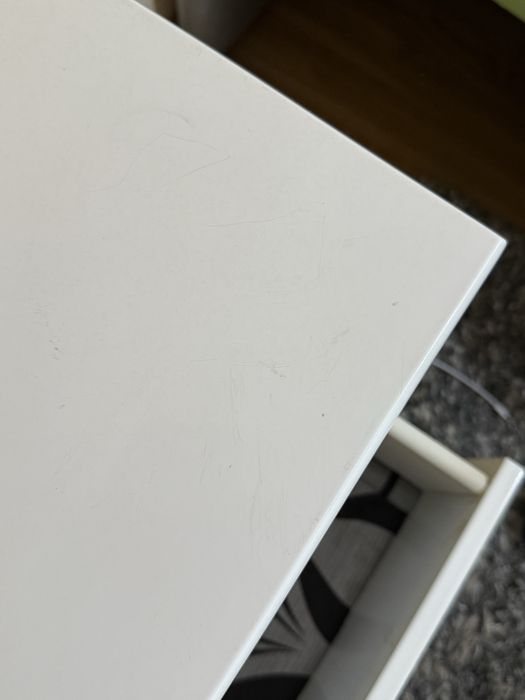 Conjunto (1) cómoda c/ espelho 4 gav. + (2) mesas de cabeceira brancas