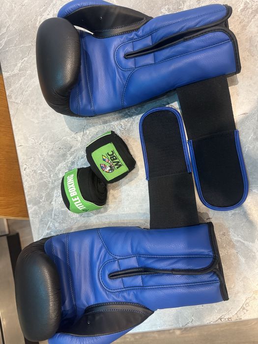 Перчатки боксерские Title Boxing + бинты в подарок