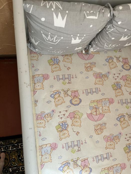 Дитяче ліжечко з маятником